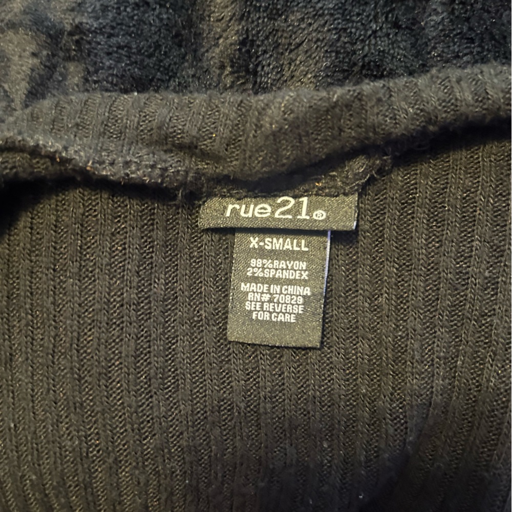 black short cardigan sweater - Picture 3 of 3